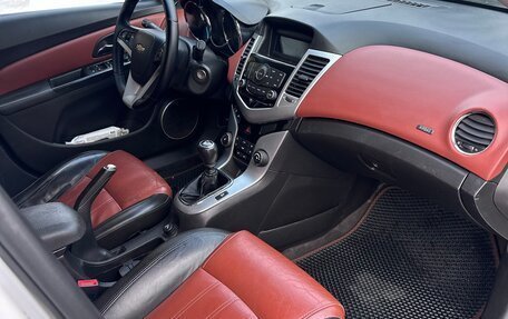 Chevrolet Cruze II, 2011 год, 650 000 рублей, 10 фотография