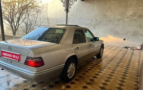 Mercedes-Benz E-Класс, 1994 год, 1 200 000 рублей, 2 фотография