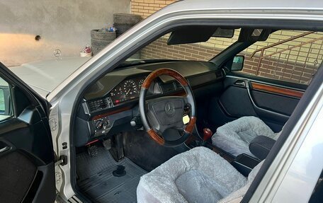 Mercedes-Benz E-Класс, 1994 год, 1 200 000 рублей, 6 фотография