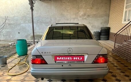 Mercedes-Benz E-Класс, 1994 год, 1 200 000 рублей, 4 фотография