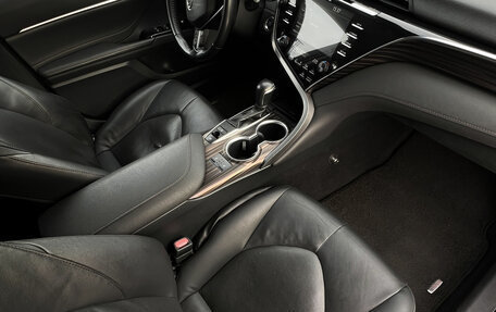 Toyota Camry, 2018 год, 2 600 000 рублей, 12 фотография