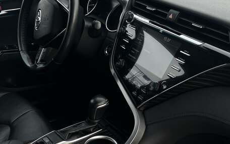 Toyota Camry, 2018 год, 2 600 000 рублей, 13 фотография