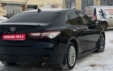 Toyota Camry, 2018 год, 2 600 000 рублей, 8 фотография