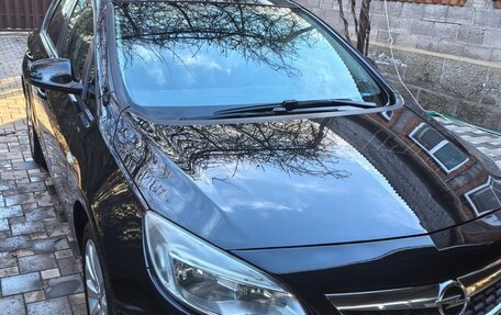 Opel Astra J, 2011 год, 770 000 рублей, 2 фотография