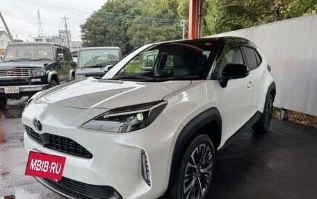 Toyota Yaris Cross, 2022 год, 1 450 000 рублей, 3 фотография