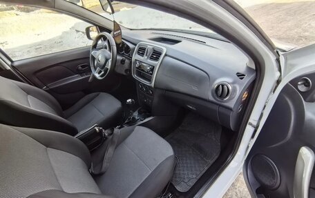 Renault Logan II, 2020 год, 740 000 рублей, 11 фотография