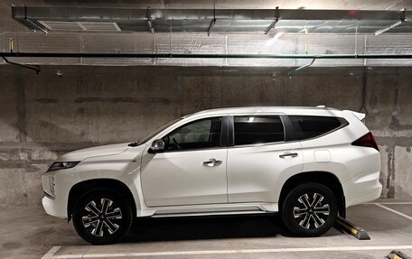 Mitsubishi Montero Sport, 2022 год, 3 900 000 рублей, 3 фотография
