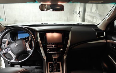 Mitsubishi Montero Sport, 2022 год, 3 900 000 рублей, 7 фотография
