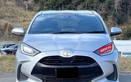 Toyota Yaris, 2022 год, 1 129 000 рублей, 2 фотография