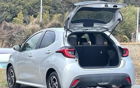 Toyota Yaris, 2022 год, 1 129 000 рублей, 4 фотография