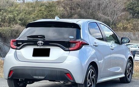 Toyota Yaris, 2022 год, 1 129 000 рублей, 6 фотография