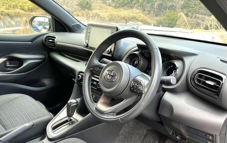 Toyota Yaris, 2022 год, 1 129 000 рублей, 11 фотография