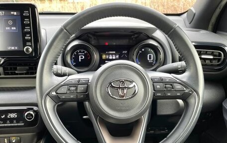 Toyota Yaris, 2022 год, 1 129 000 рублей, 13 фотография