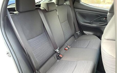 Toyota Yaris, 2022 год, 1 129 000 рублей, 25 фотография