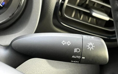 Toyota Yaris, 2022 год, 1 129 000 рублей, 17 фотография