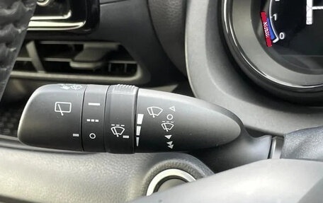 Toyota Yaris, 2022 год, 1 129 000 рублей, 16 фотография