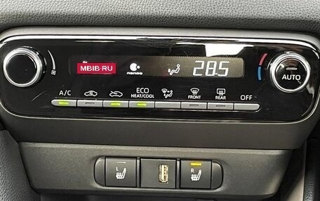 Toyota Yaris, 2022 год, 1 129 000 рублей, 21 фотография