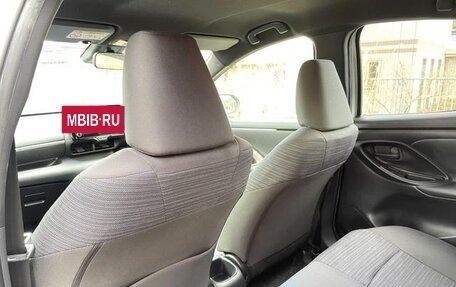 Toyota Yaris, 2022 год, 1 129 000 рублей, 27 фотография