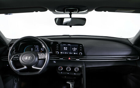 Hyundai Elantra, 2023 год, 2 180 000 рублей, 17 фотография