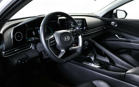 Hyundai Elantra, 2023 год, 2 180 000 рублей, 15 фотография