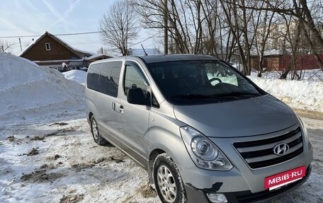 Hyundai H-1 II рестайлинг, 2014 год, 1 950 000 рублей, 2 фотография