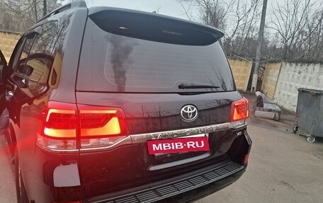 Toyota Land Cruiser 200, 2016 год, 4 800 000 рублей, 8 фотография