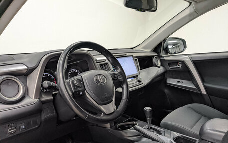 Toyota RAV4, 2018 год, 2 420 000 рублей, 15 фотография