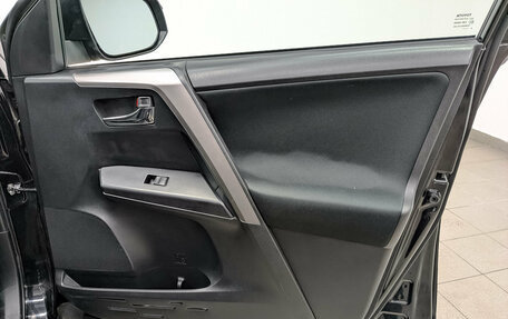 Toyota RAV4, 2018 год, 2 420 000 рублей, 24 фотография