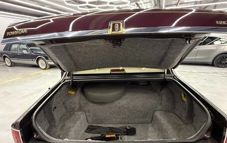 Lincoln Town Car II, 1991 год, 6 000 000 рублей, 28 фотография