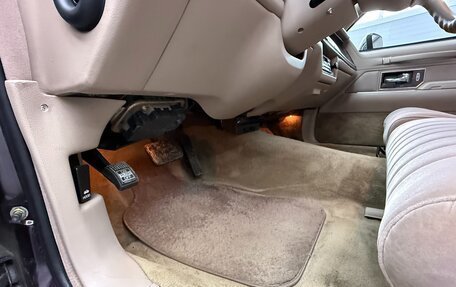 Lincoln Town Car II, 1991 год, 6 000 000 рублей, 21 фотография