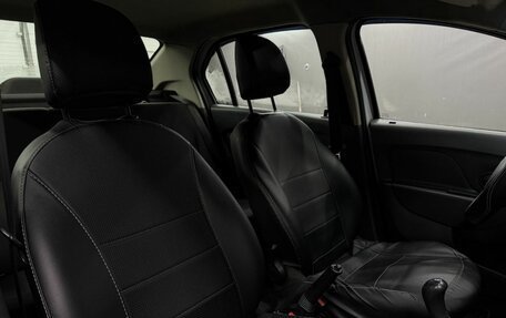 Renault Logan II, 2018 год, 359 900 рублей, 15 фотография