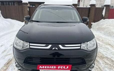 Mitsubishi Outlander III рестайлинг 3, 2012 год, 1 239 000 рублей, 2 фотография