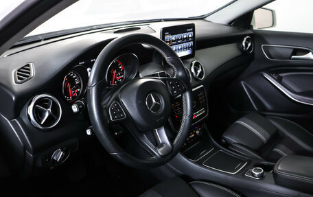 Mercedes-Benz GLA, 2018 год, 2 390 000 рублей, 15 фотография