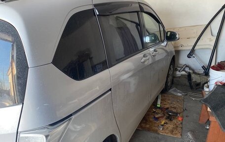 Honda Freed I, 2012 год, 700 000 рублей, 4 фотография