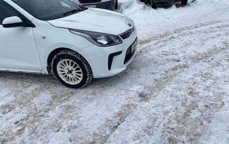 KIA Rio IV, 2018 год, 799 000 рублей, 5 фотография