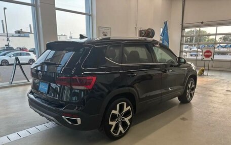 Volkswagen Taos, 2022 год, 2 600 000 рублей, 2 фотография