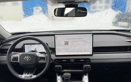 Toyota RAV4, 2025 год, 5 050 000 рублей, 14 фотография