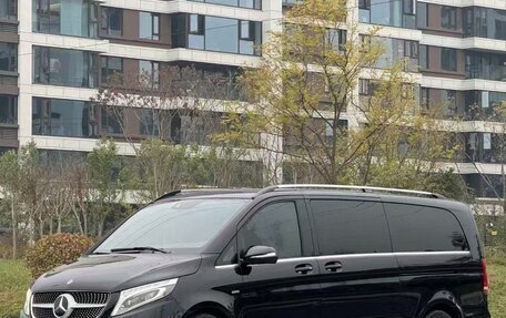 Mercedes-Benz V-Класс, 2021 год, 6 800 000 рублей, 3 фотография