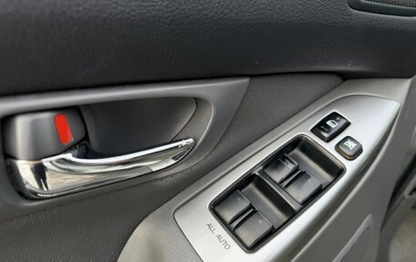 Toyota Land Cruiser Prado 120 рестайлинг, 2005 год, 2 175 000 рублей, 12 фотография