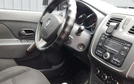 Renault Logan II, 2016 год, 680 000 рублей, 4 фотография