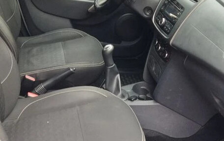 Renault Logan II, 2016 год, 680 000 рублей, 11 фотография