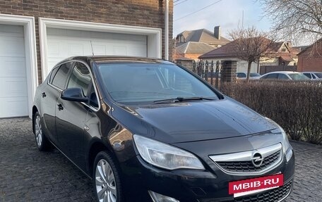 Opel Astra J, 2011 год, 740 000 рублей, 3 фотография