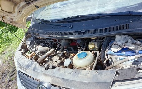 Volkswagen Transporter T5 рестайлинг, 2004 год, 1 000 000 рублей, 4 фотография