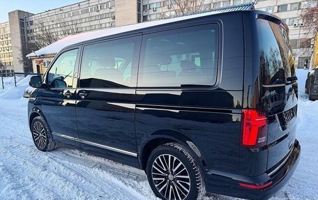 Volkswagen Multivan T6 рестайлинг, 2023 год, 7 950 000 рублей, 5 фотография