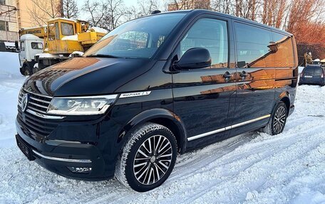 Volkswagen Multivan T6 рестайлинг, 2023 год, 7 950 000 рублей, 3 фотография