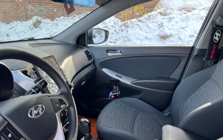 Hyundai Solaris II рестайлинг, 2015 год, 1 050 000 рублей, 10 фотография