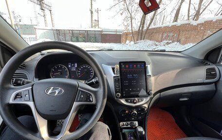 Hyundai Solaris II рестайлинг, 2015 год, 1 050 000 рублей, 9 фотография