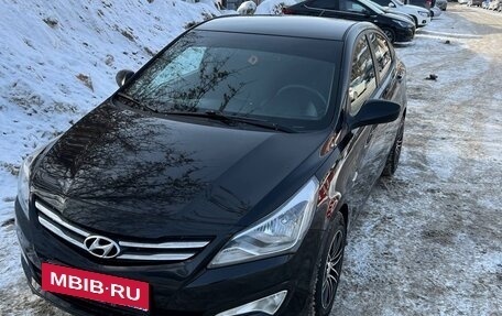 Hyundai Solaris II рестайлинг, 2015 год, 1 050 000 рублей, 3 фотография