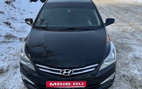 Hyundai Solaris II рестайлинг, 2015 год, 1 050 000 рублей, 2 фотография