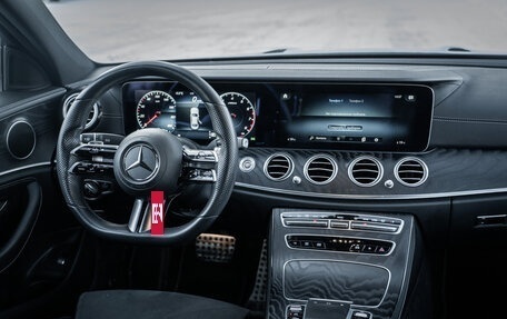 Mercedes-Benz E-Класс, 2020 год, 3 990 000 рублей, 5 фотография